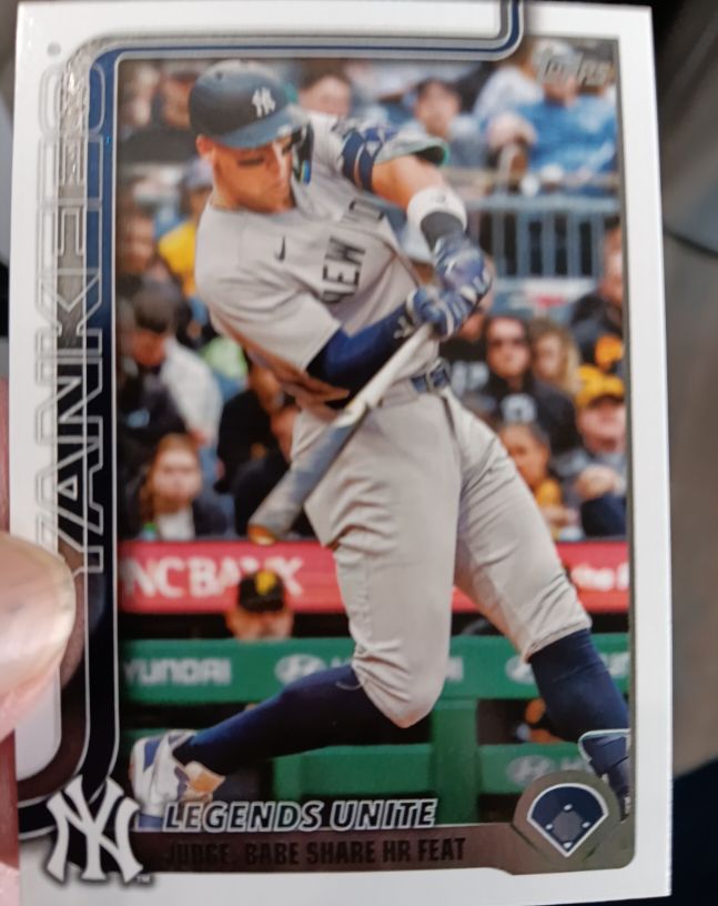 2025 Topps Update #US86 Aaron Judge Legends Unite — front