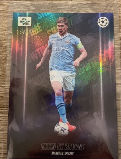 2023-24 Topps Showtime UEFA Club Competitions #NNO Kevin De Bruyne — front