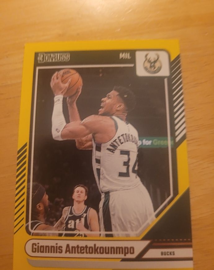2024-25 Panini Donruss #172 Giannis Antetokounmpo — front