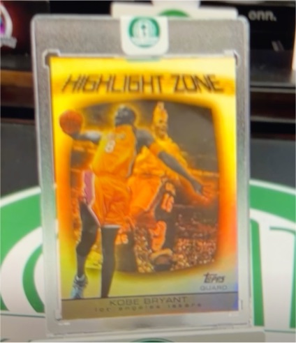 2003-04 Topps Highlight Zone #HZ-20 Kobe Bryant — front