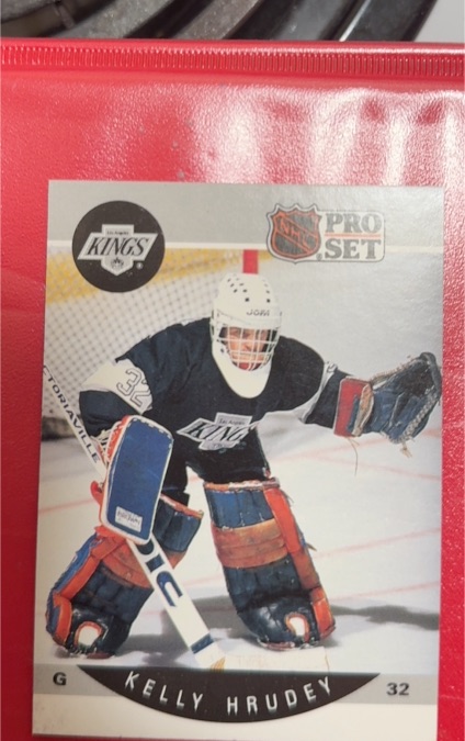 1990 Pro Set #32 Kelly Hrudey — front