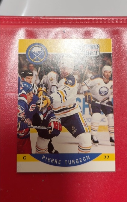 1990 Pro Set #31 Pierre Turgeon — front
