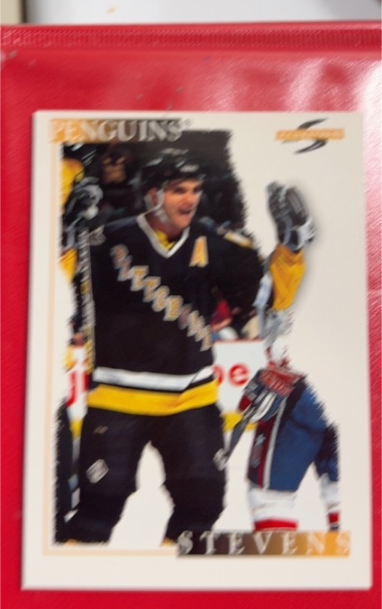 1995-96 Score #44 Kevin Stevens — front