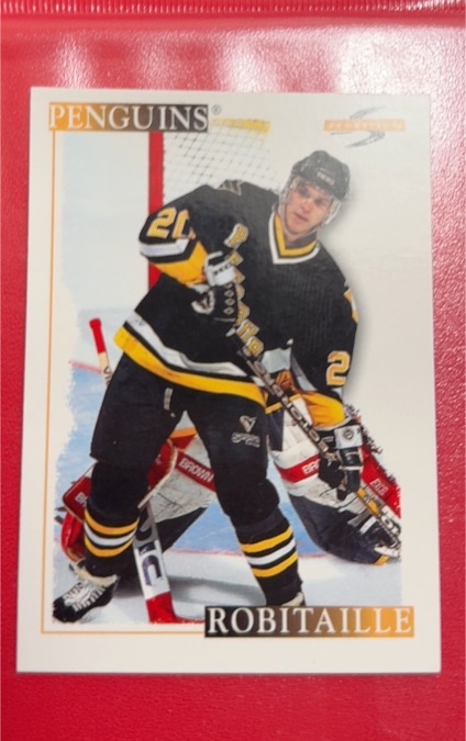 1995-96 Score #54 Luc Robitaille — front