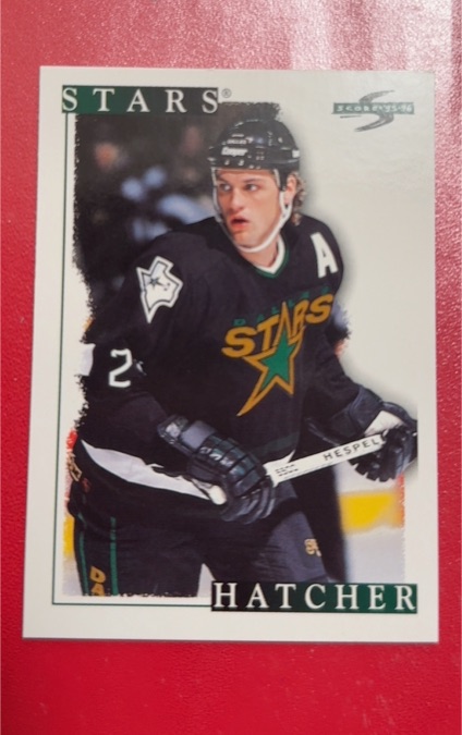 1995-96 Score #225 Derian Hatcher — front