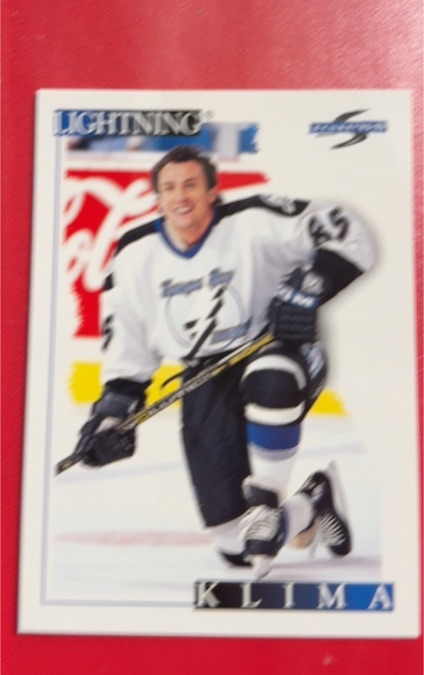 1995-96 Score #65 Petr Klima — front
