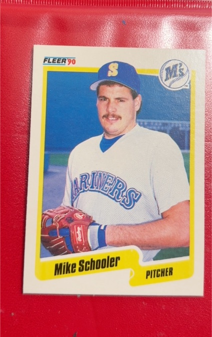 1990 Fleer #525 Mike Schooler — front