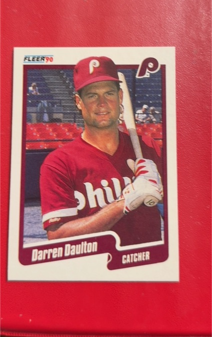 1990 Fleer #555 Darren Daulton — front