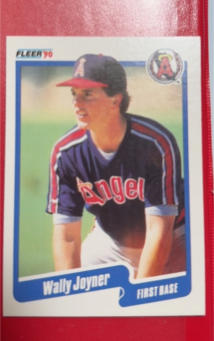 1990 Fleer #136 Wally Joyner — front