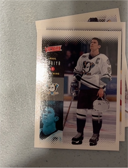 1995 Victory #9 Paul Kariya — front