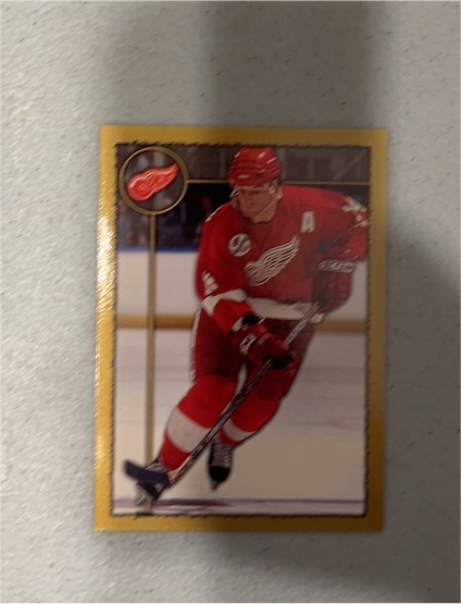 1999/2000 Topps #175 Steve Yzerman — front