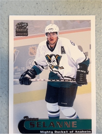 1999-00 Pacific Paramount #8 Teemu Selanne Anaheim Mighty Ducks — front