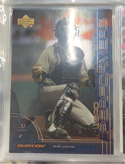 2001 Upper Deck Ovation Lead Performers #LP6 Mike Piazza — front