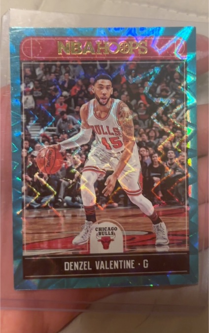 2017-18 Panini NBA Hoops #21 Denzel Valentine — front