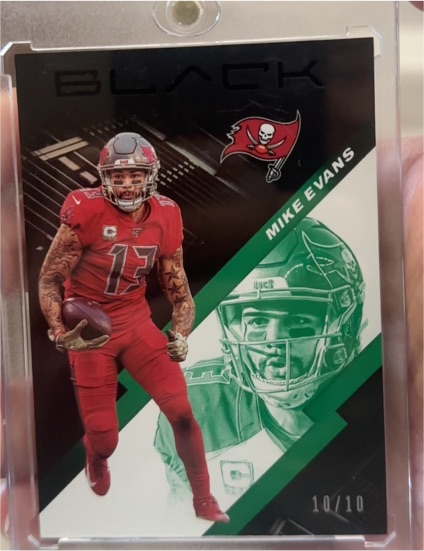 2020 Panini Black #10 Mike Evans — front