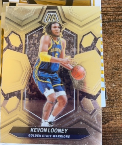 2023-24 Panini Mosaic #195 Kevon Looney — front