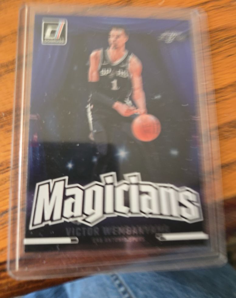 2024-25 Panini Donruss #9 Victor Wembanyama Magicians — front