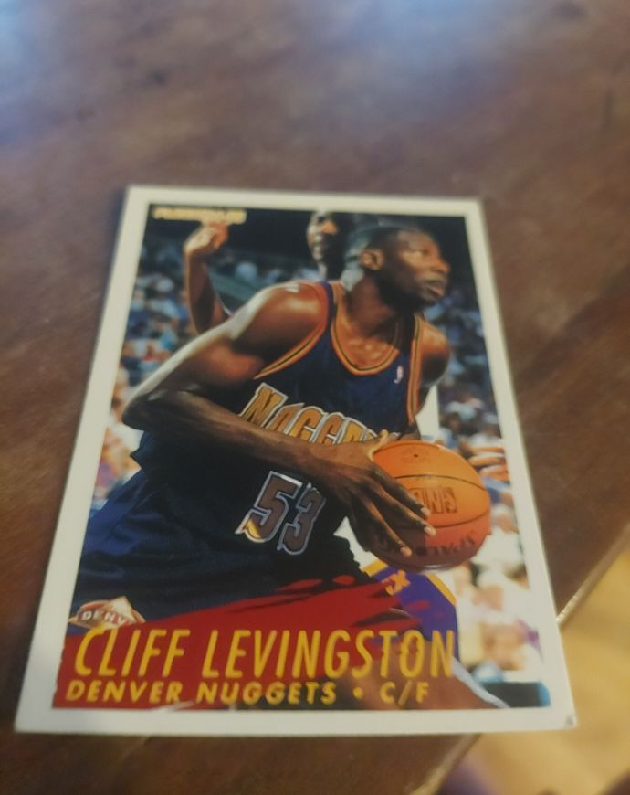 1994-95 Fleer #53 Cliff Levingston — front