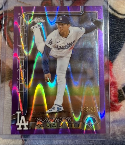 2025 Topps Chrome #179 Yoshinobu Yamamoto — front