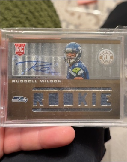 2012 Panini Totally Certified Rookie Jersey Autograph Russell Wilson — front