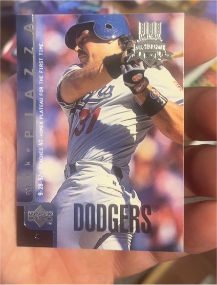 1998 Upper Deck #400 Mike Piazza — front