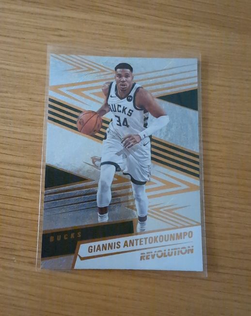 2024-25 Panini Revolution #3 Giannis Antetokounmpo — front