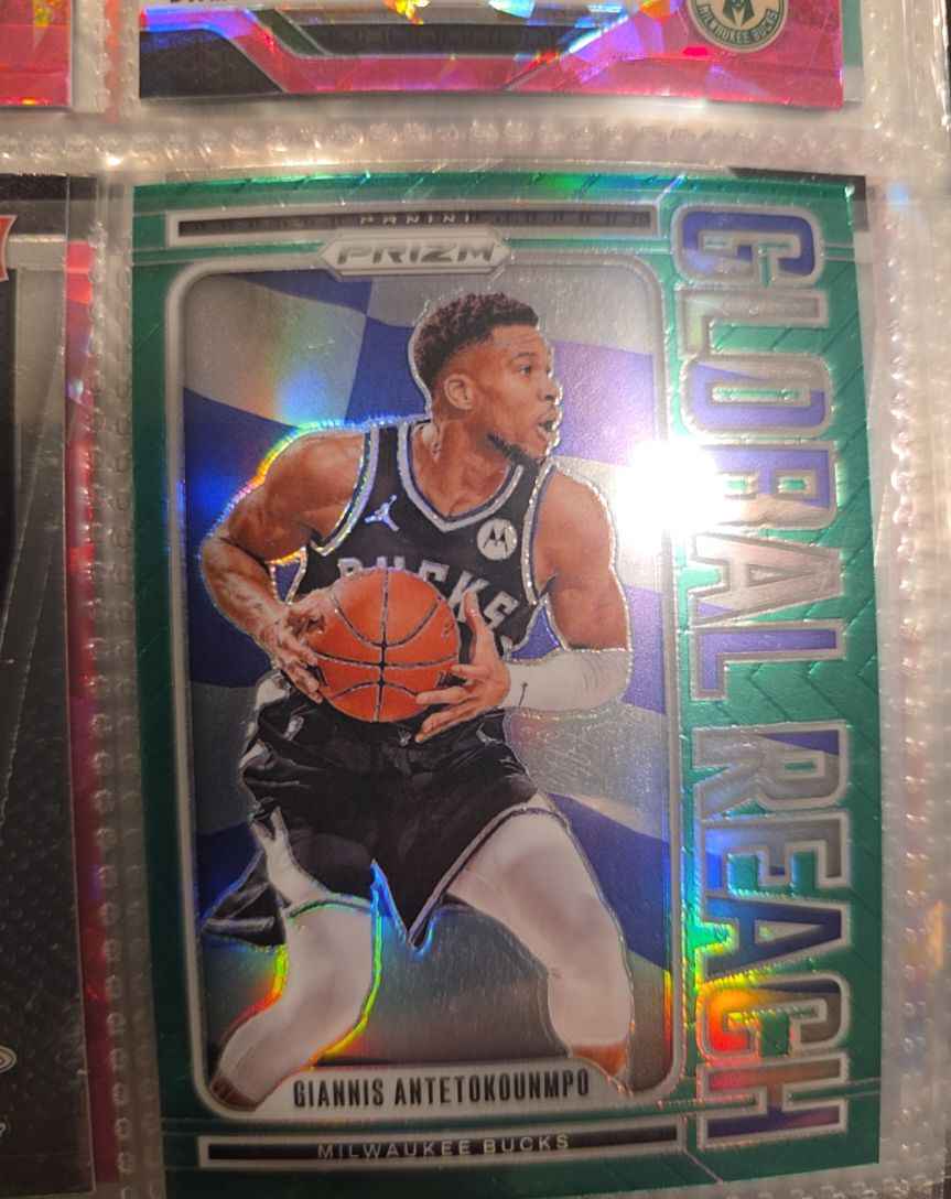 2024-25 Panini Prizm #4 Giannis Antetokounmpo — front