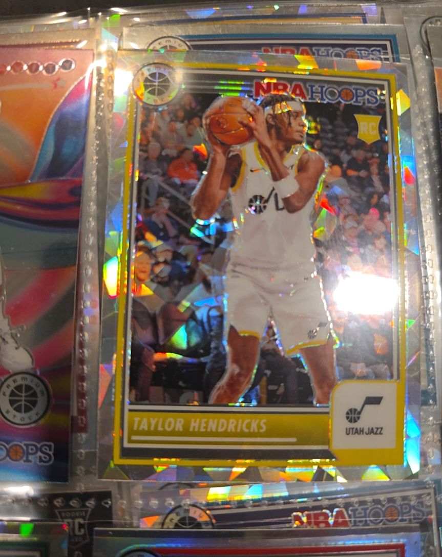 2023-24 Panini NBA Hoops Premium Stock #RC Taylor Hendricks — front