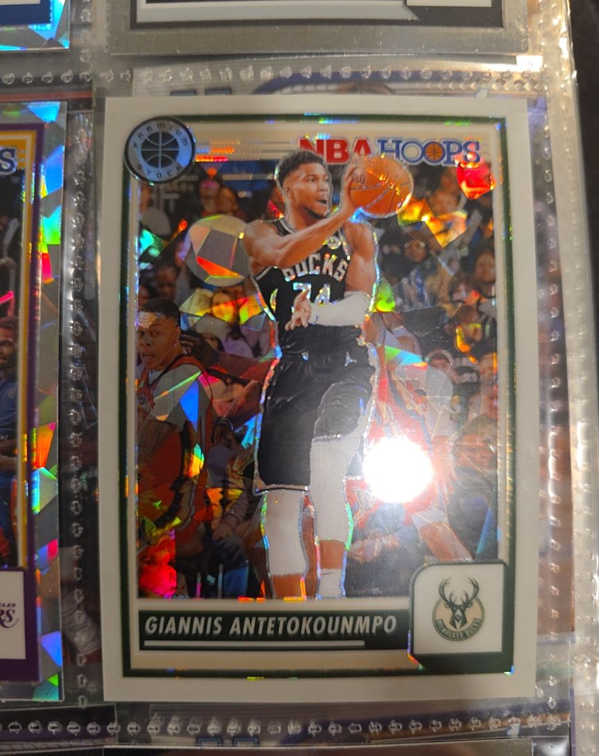 2023-24 Panini NBA Hoops Premium Stock #23 Giannis Antetokounmpo — front