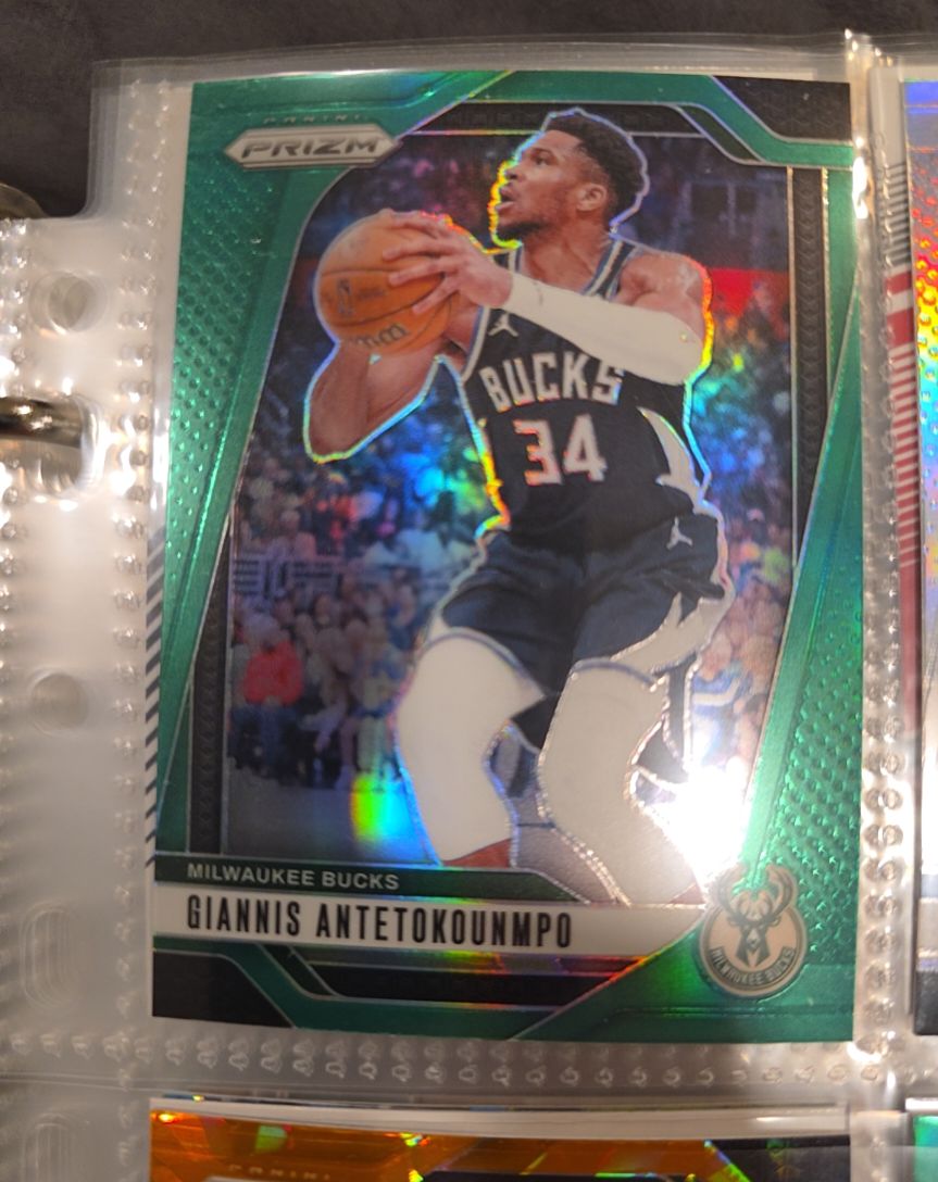 2024-25 Panini Prizm #85 Giannis Antetokounmpo — front