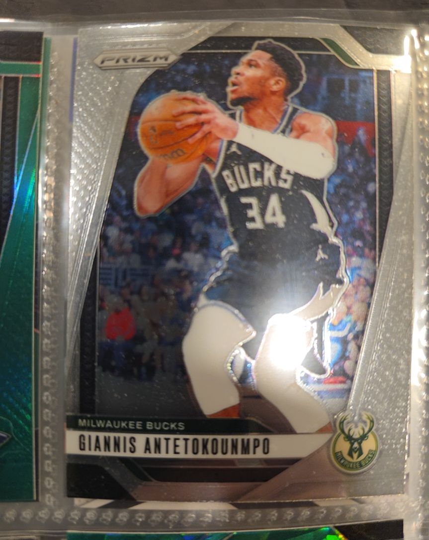 2024-25 Panini Prizm #85 Giannis Antetokounmpo — front