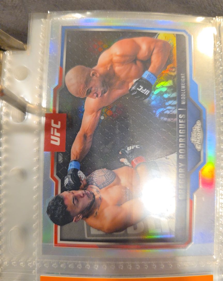 2025 Topps Chrome UFC #20 Gregory Rodrigues — front