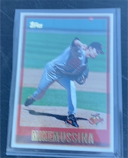 1997 Topps #128 Mike Mussina — front