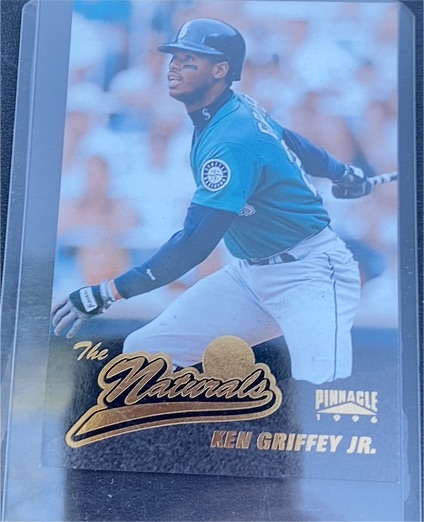 1996 Pinnacle The Naturals #134 Ken Griffey Jr. — front