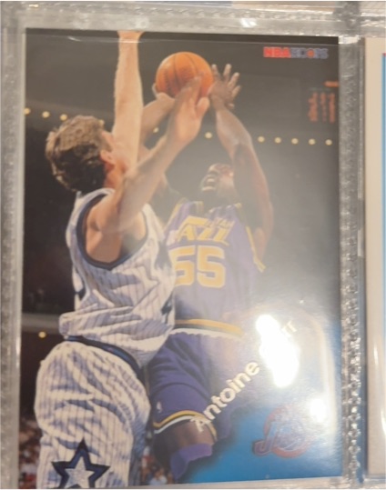 1996-97 Hoops #157 Antoine Carr — front