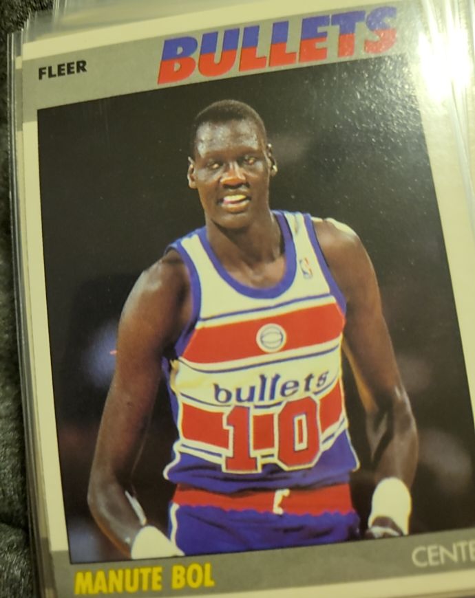 1987-88 Fleer #13 Manute Bol — front