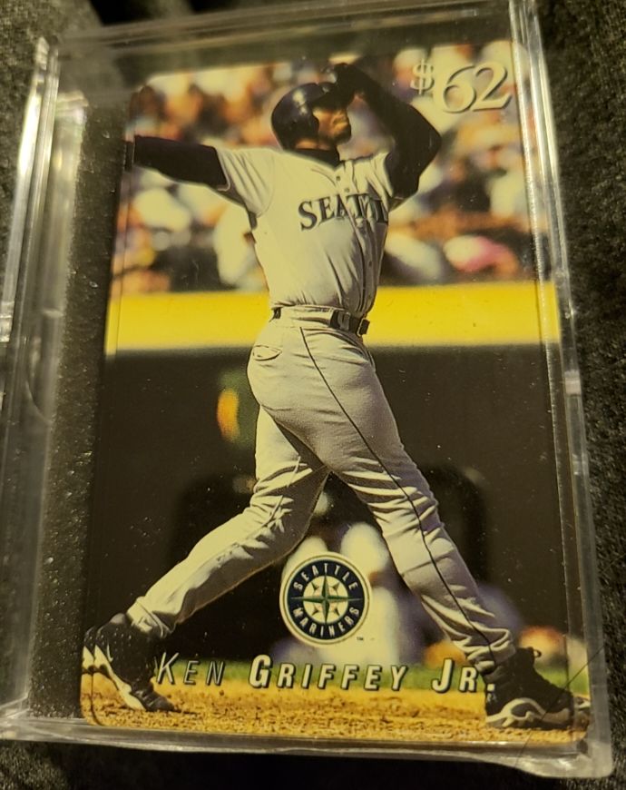 1997 Score Board #$62 Ken Griffey Jr — front