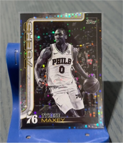 2025-26 Topps #21 Tyrese Maxey Blackout — front