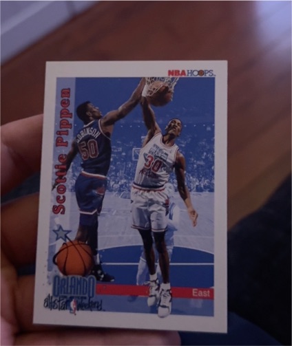 1992 NBA Hoops #300 Scottie Pippen — front