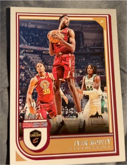 2022-23 Panini NBA Hoops #67 Evan Mobley — front