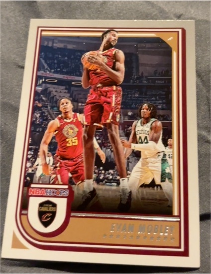 2022-23 Panini NBA Hoops #67 Evan Mobley — front