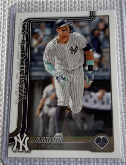 2025 Topps #300 Aaron Judge — front