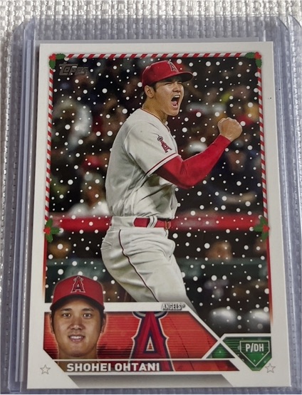 2023 Topps Holiday #H17 Shohei Ohtani — front
