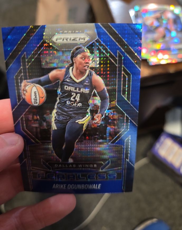 2024 Panini WNBA Prizm #6 Arike Ogunbowale — front