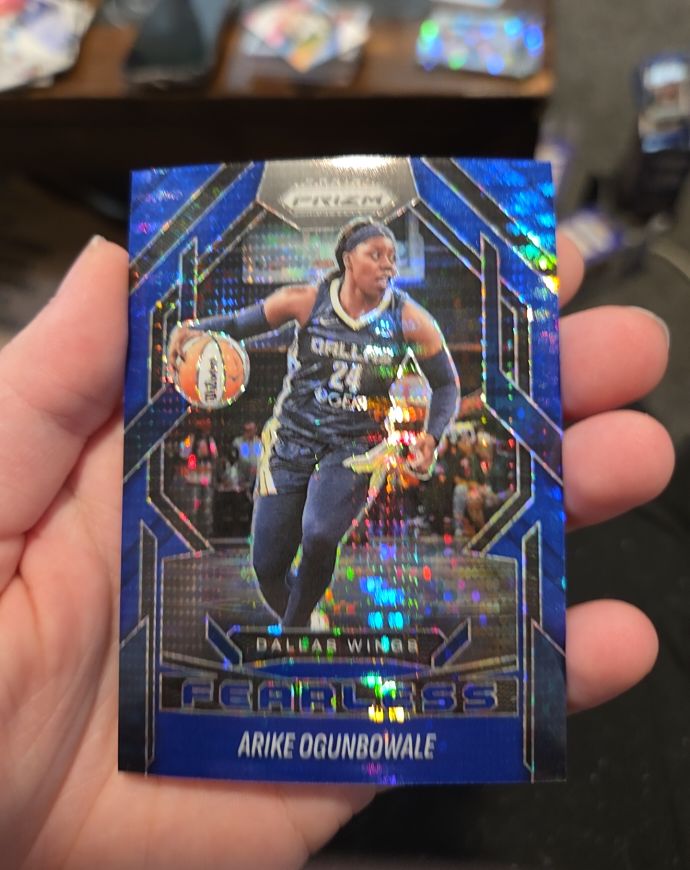 2023 Panini Prizm Fearless Arike Ogunbowale — front