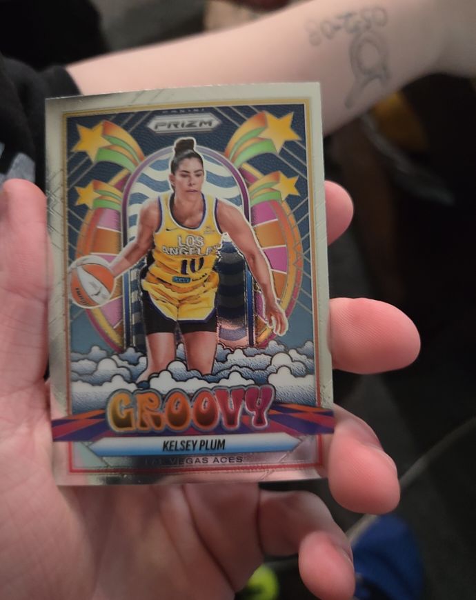 2025 Panini Prizm WNBA #5 Kelsey Plum Groovy — front