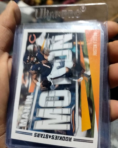 2023 Panini Rookies & Stars #MM-20 Justin Fields Man in Motion — front
