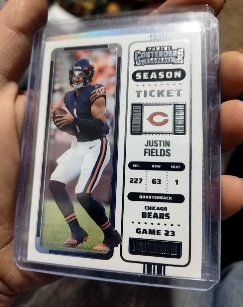 2022 Panini Contenders Season Ticket #20 Justin Fields — front