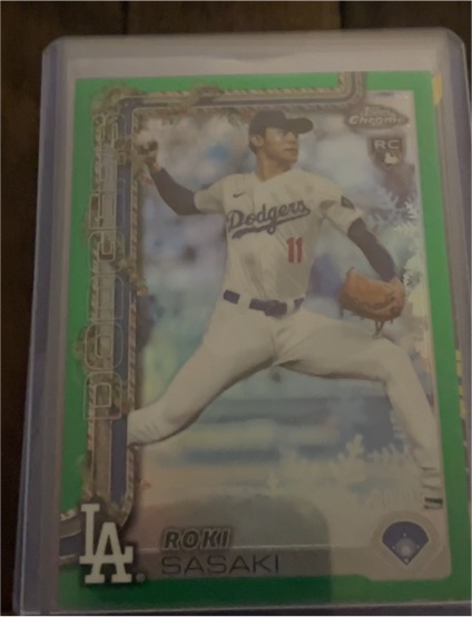 2025 Topps Holiday Chrome #H23 Roki Sasaki — front