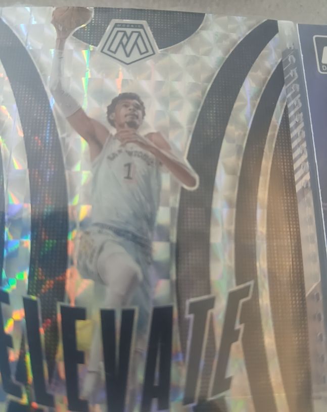2024-25 Panini Mosaic #11 Victor Wembanyama Elevate — front